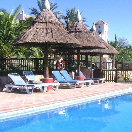 Castle Tower Ground Floor Apartment In Rural Holiday Park 'Cezanne' 톨록스 외부 사진