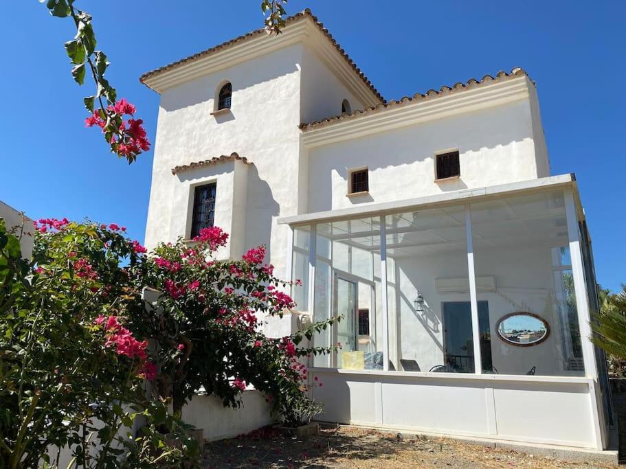 Castle Tower Ground Floor Apartment In Rural Holiday Park 'Cezanne' 톨록스 외부 사진