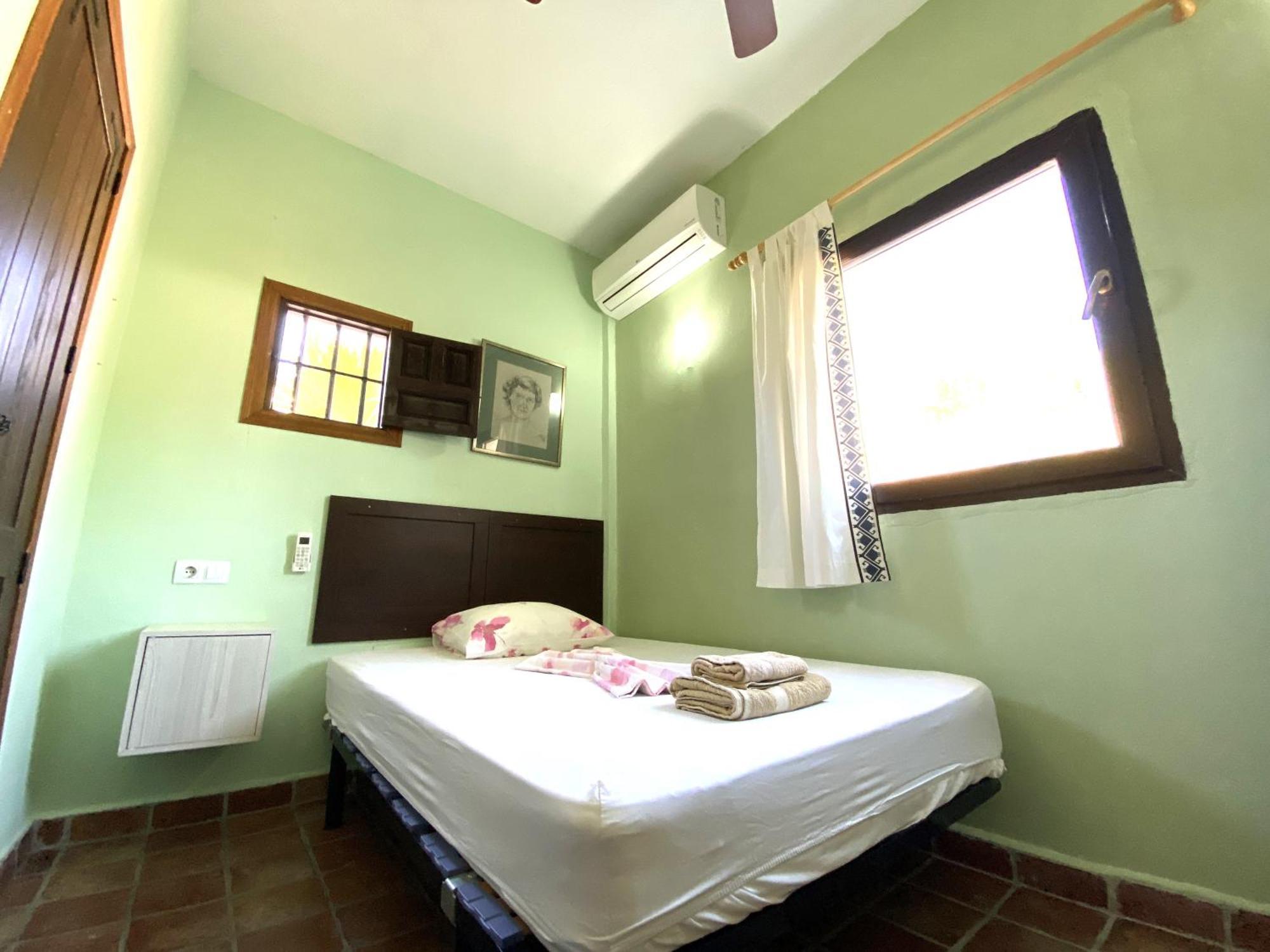 Castle Tower Ground Floor Apartment In Rural Holiday Park 'Cezanne' 톨록스 외부 사진