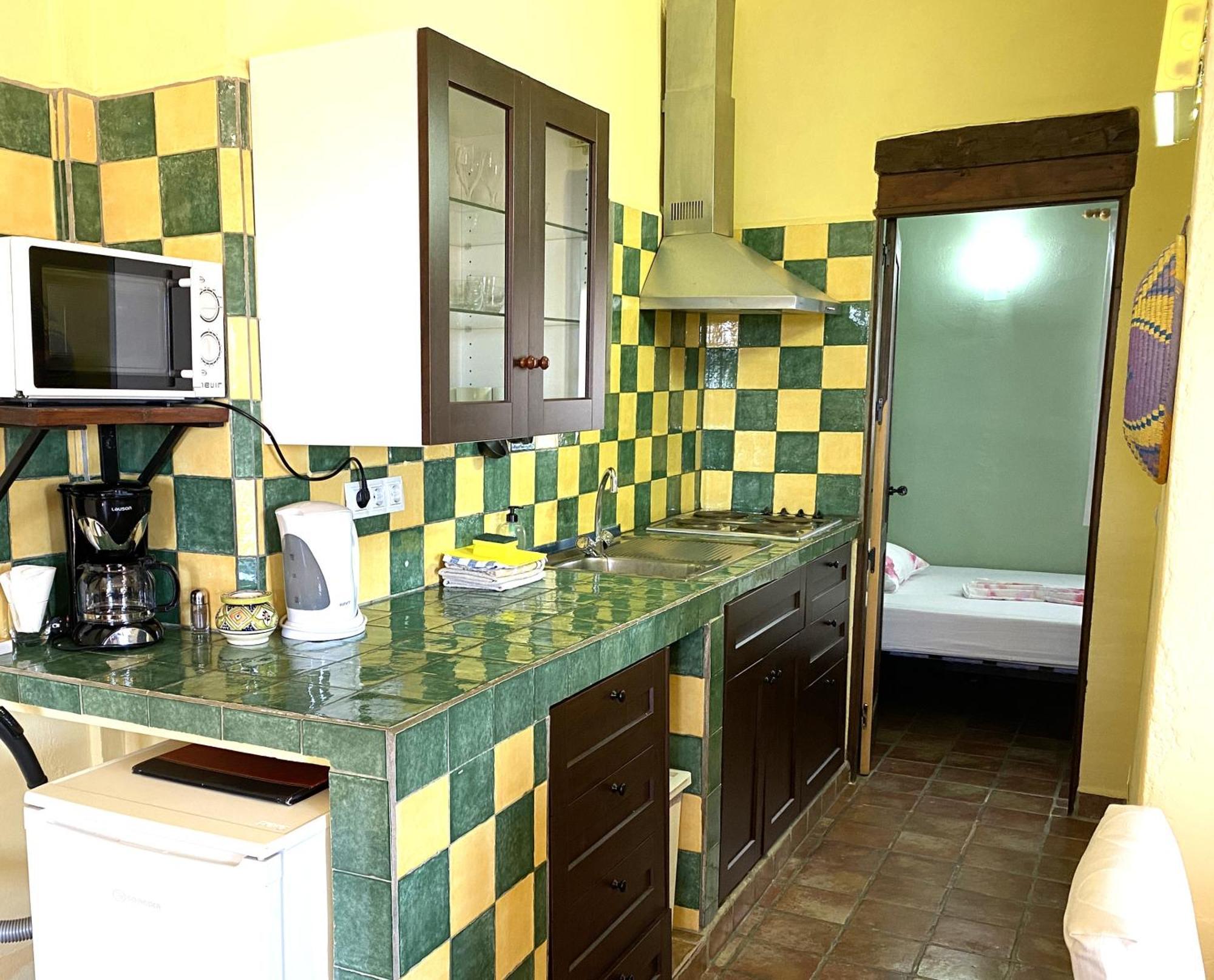 Castle Tower Ground Floor Apartment In Rural Holiday Park 'Cezanne' 톨록스 외부 사진