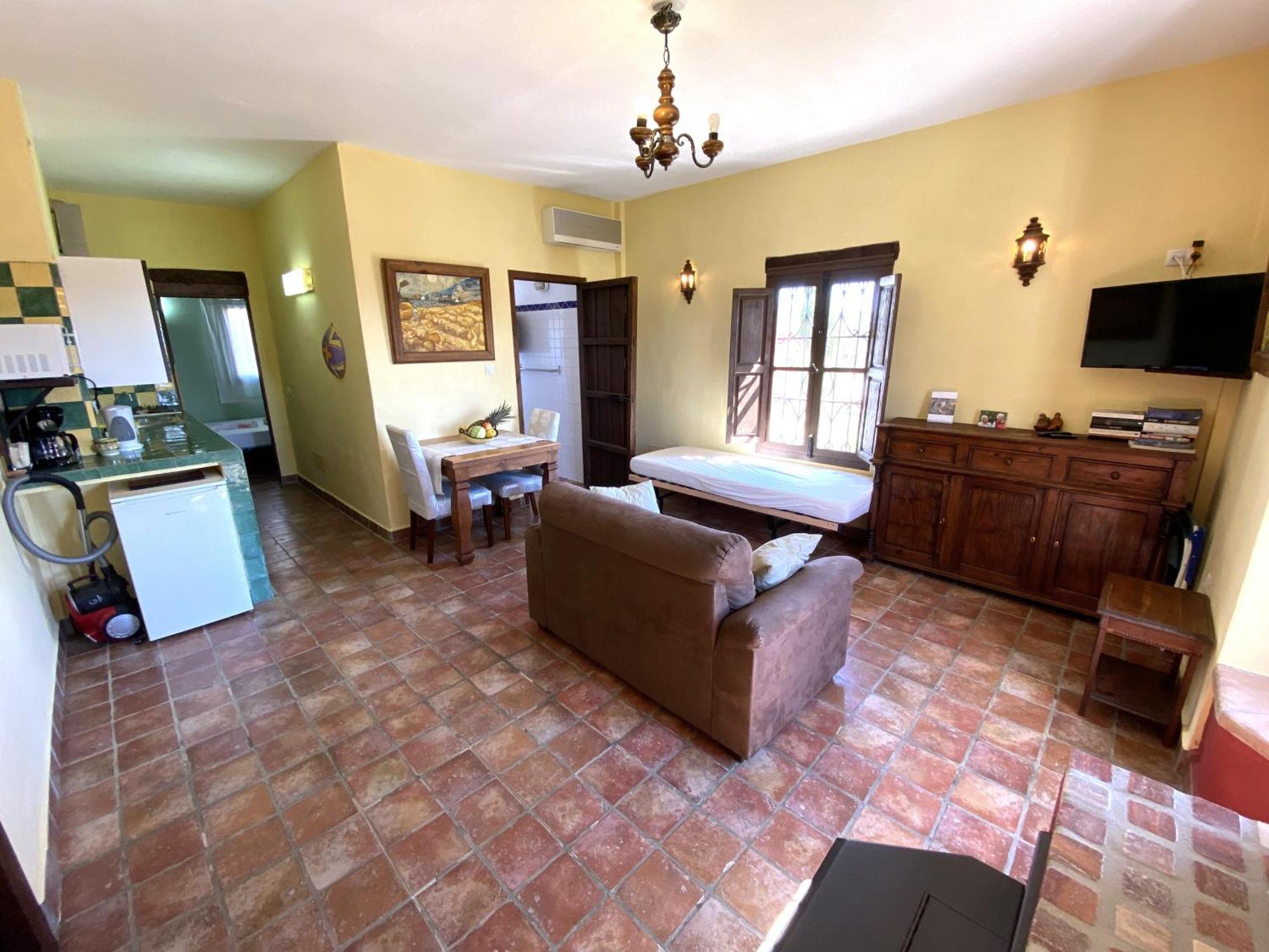 Castle Tower Ground Floor Apartment In Rural Holiday Park 'Cezanne' 톨록스 외부 사진