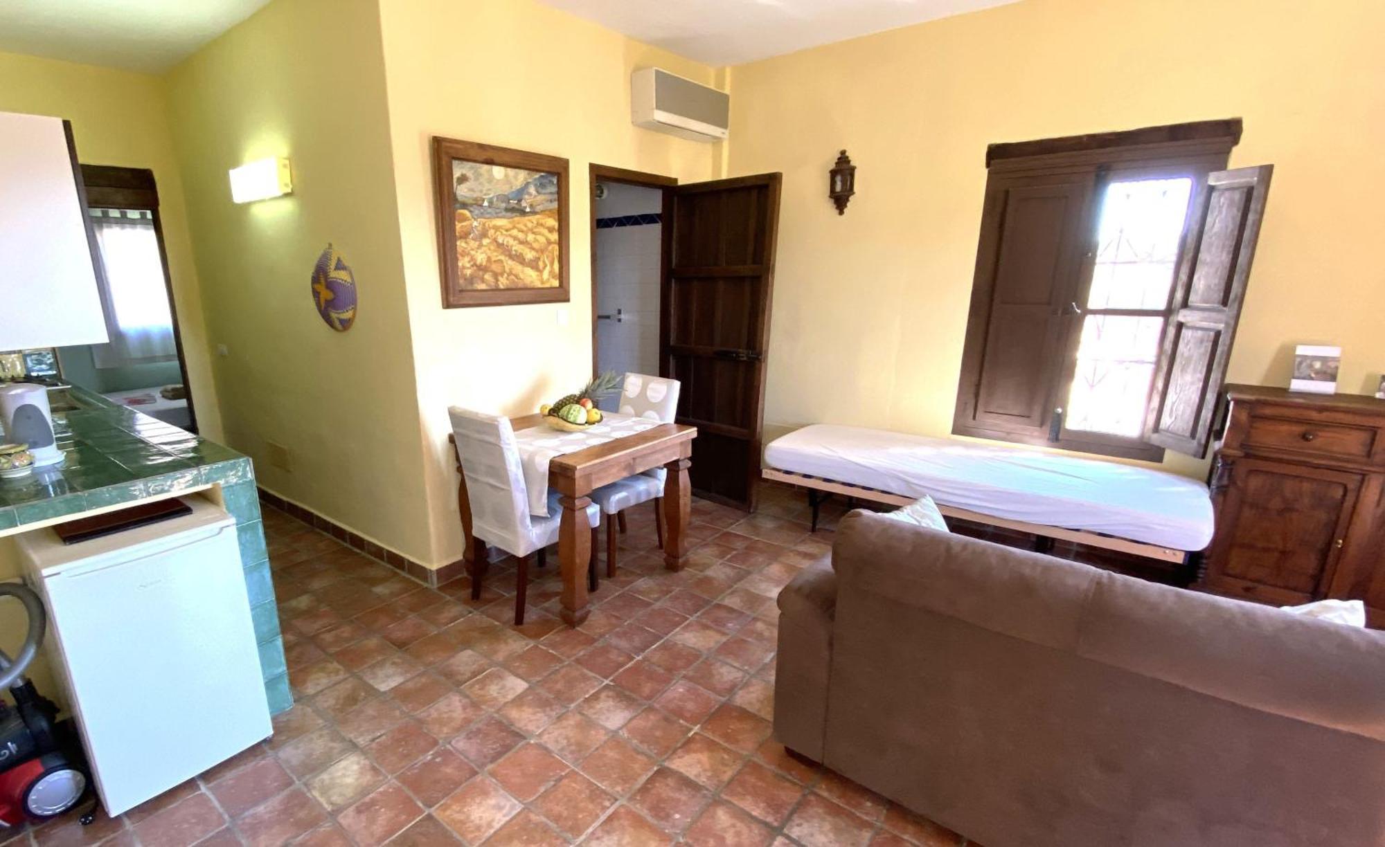 Castle Tower Ground Floor Apartment In Rural Holiday Park 'Cezanne' 톨록스 외부 사진