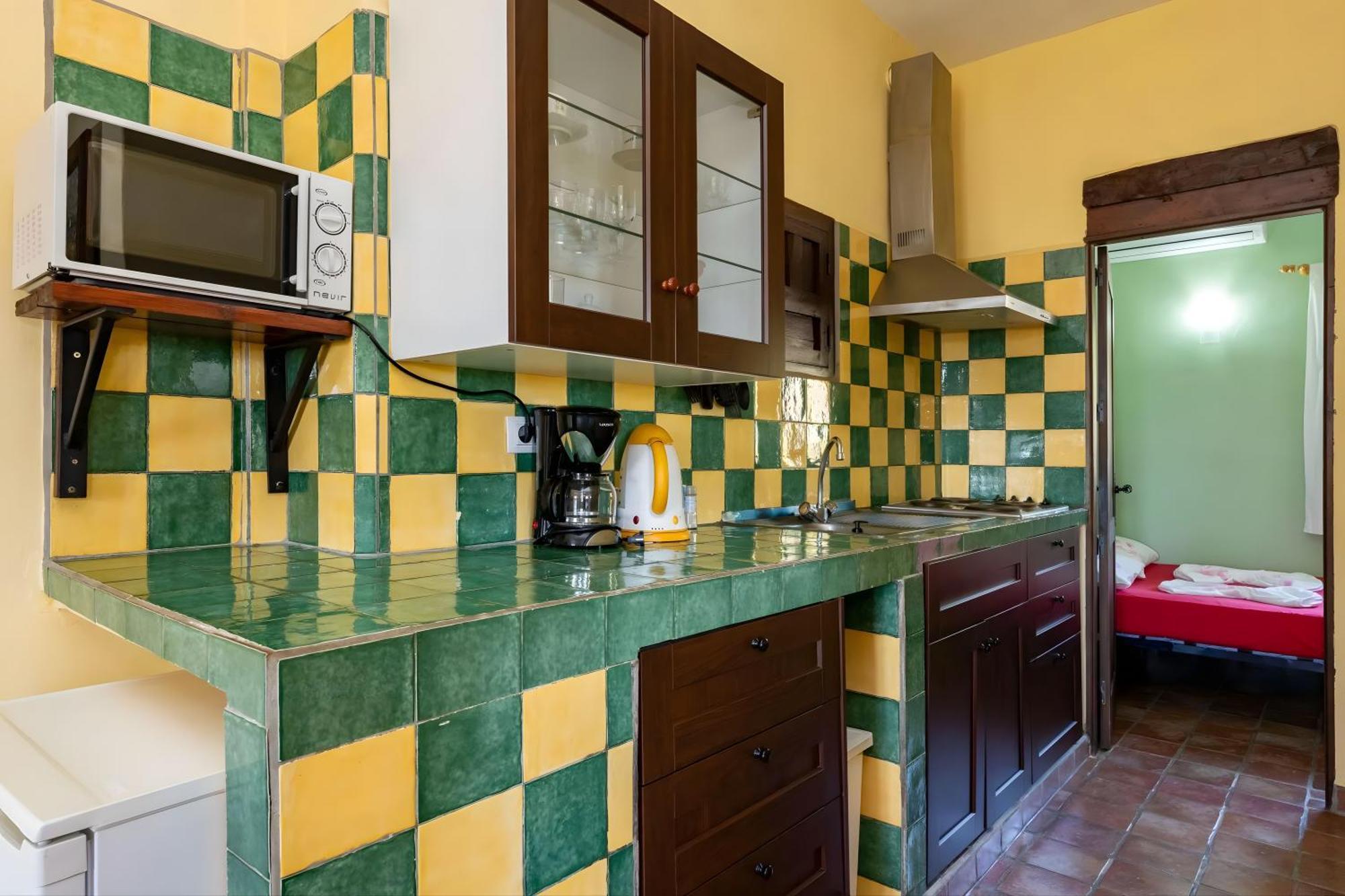 Castle Tower Ground Floor Apartment In Rural Holiday Park 'Cezanne' 톨록스 외부 사진