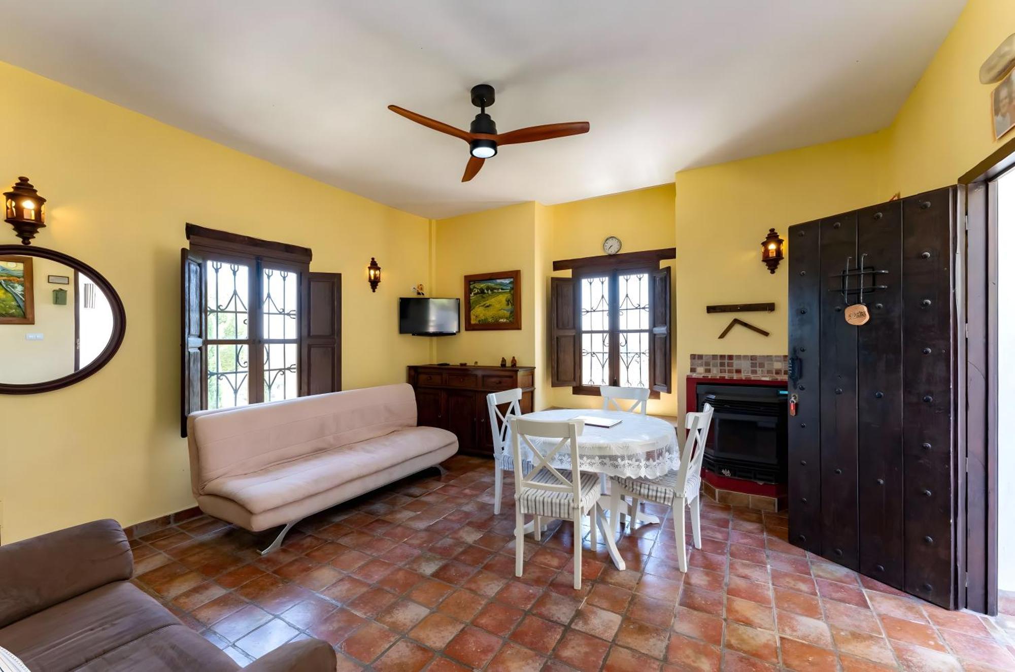 Castle Tower Ground Floor Apartment In Rural Holiday Park 'Cezanne' 톨록스 외부 사진