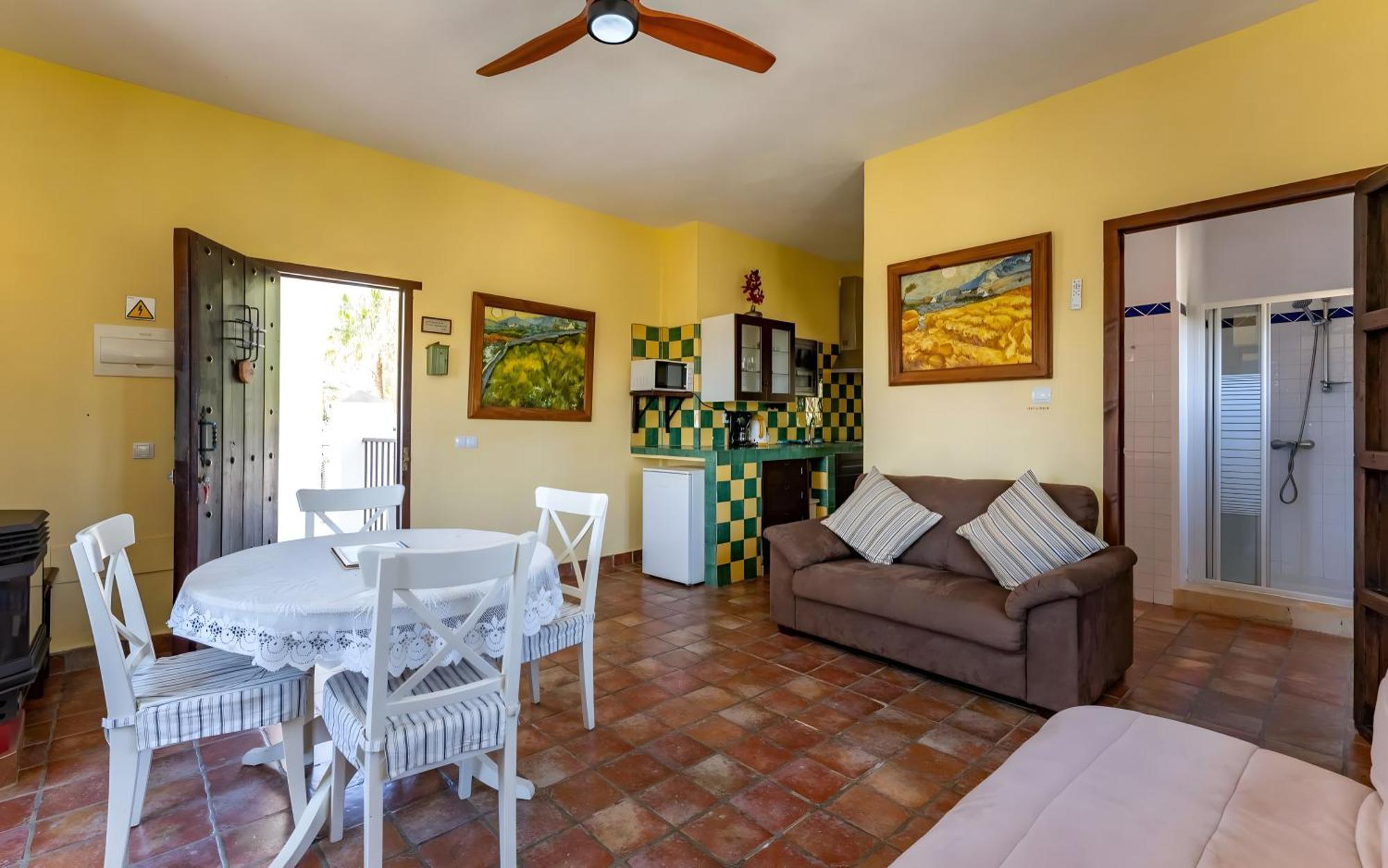 Castle Tower Ground Floor Apartment In Rural Holiday Park 'Cezanne' 톨록스 외부 사진