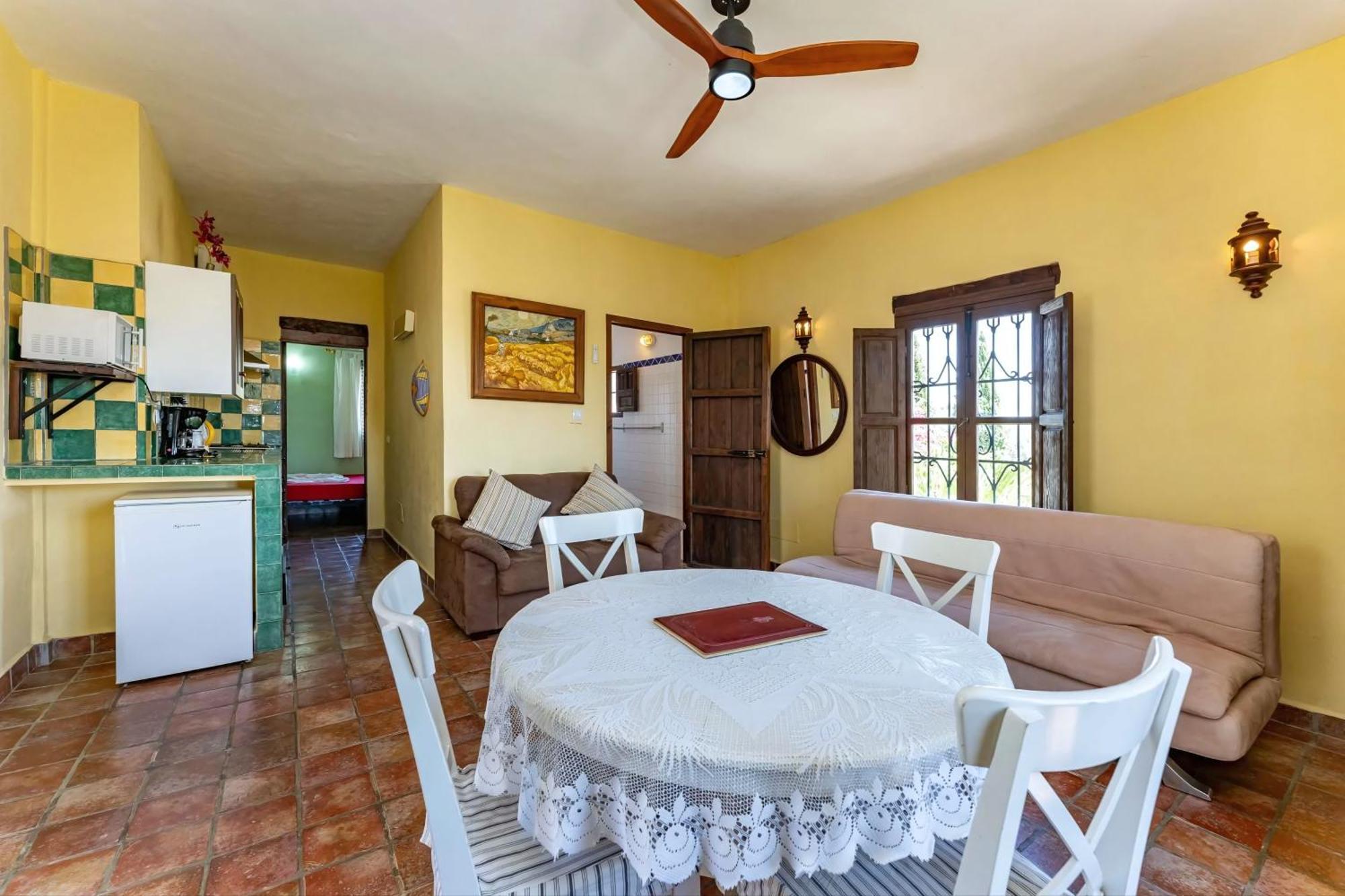 Castle Tower Ground Floor Apartment In Rural Holiday Park 'Cezanne' 톨록스 외부 사진